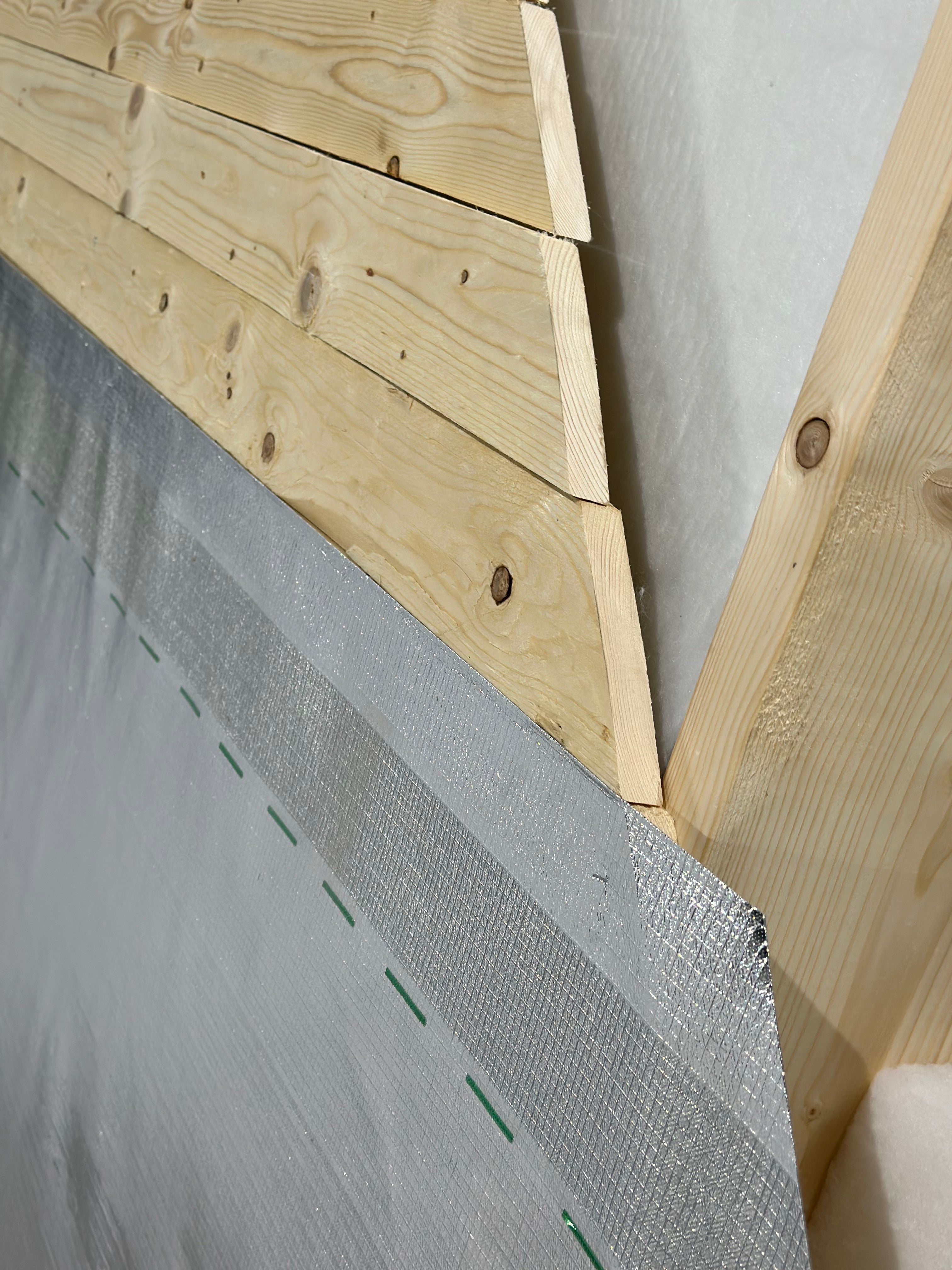 Roof Pro - membrană de acoperiș cu funcție de izolare termică - Isoflect Insulation