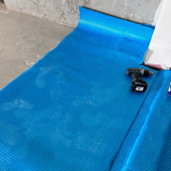 Membrană termoizolantă pardoseli Isoflect FLOOR PRO 40 m²/rolă, multiple funcții (barieră de vapori + izolație termică + barieră Radon + amortizor vibrații + bandă perimetrală)
