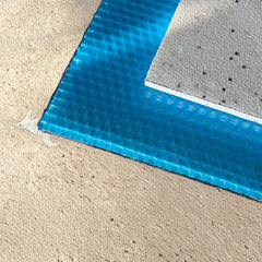 Membrană termoizolantă pardoseli Isoflect FLOOR PRO 40 m²/rolă, multiple funcții (barieră de vapori + izolație termică + barieră Radon + amortizor vibrații + bandă perimetrală)